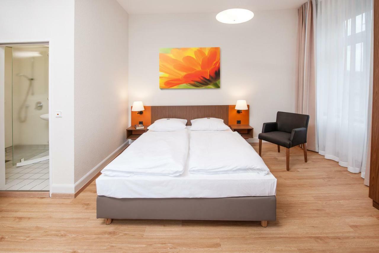 Hotel Bildungshaus St. Bernhard - Wohnen Und Tagen Rastatt Esterno foto